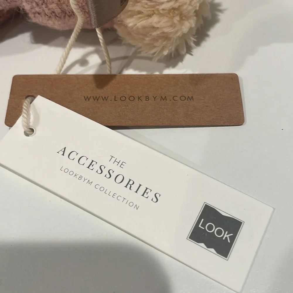 Look by M fuzzy mittens in Blush. OS. NWT